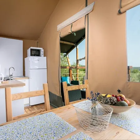 ラグジュアリーテント Prima Insula Glamping