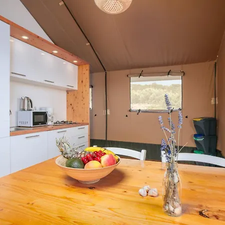 ラグジュアリーテント Prima Insula Glamping