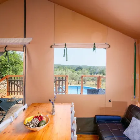 ラグジュアリーテント Prima Insula Glamping Brusići