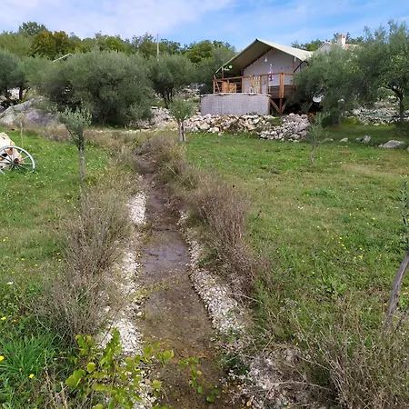 Prima Insula Glamping * Brusici