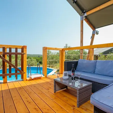 Luksustelt Prima Insula Glamping *